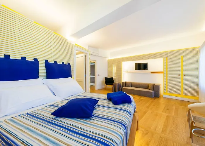 Luiselle Charming Accommodation Sorrento City Center