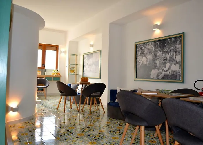 Luiselle Charming Accommodation Sorrento City Center